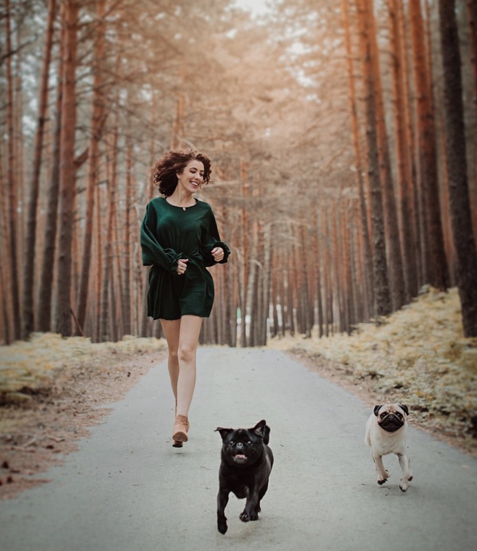 laura, autora de de ruta por madrid con sus dos perros
